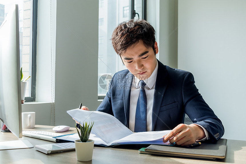 商务男士职场办公图片