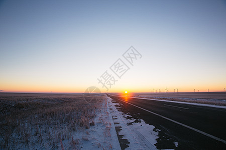 内蒙古海拉尔公路冬季日出图片