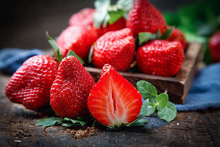 大草莓薄荷萌系草莓花高清图片