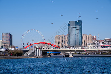 天津海河边摩天轮和桥图片