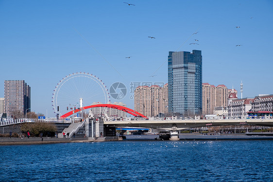 天津海河边摩天轮和桥图片