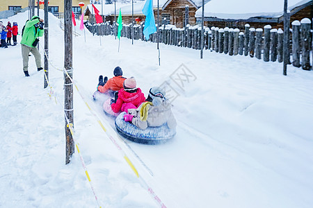 东北雪橇冰上轮胎滑圈背景