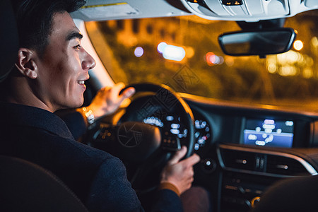 夜间开车专车司机夜间驾驶背景