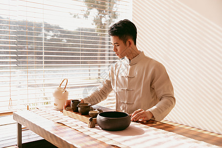 餐桌食物男性茶艺师背景