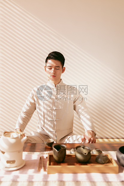 男性茶艺师图片