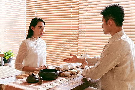 品茶的情侣图片