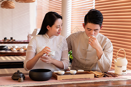 品茶的情侣图片