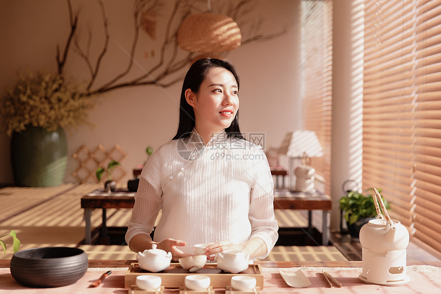 女性茶艺师图片