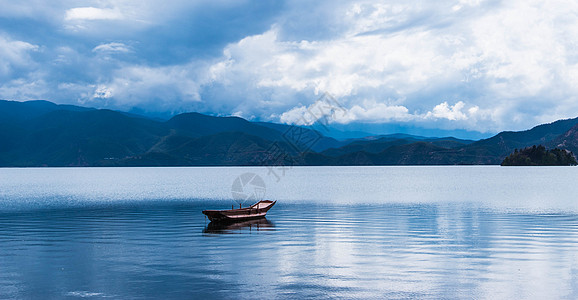 泸沽湖风光图片