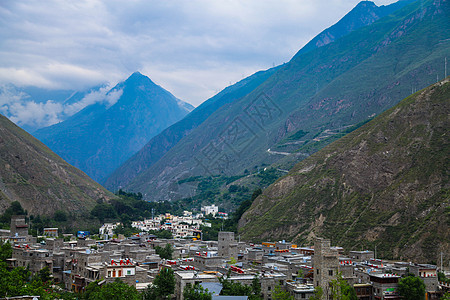 羌族文化大山里的羌寨背景