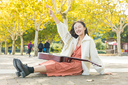 秋天弹吉他女生文艺女性弹吉他背景