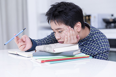 学习做作业男孩男孩写作业背景