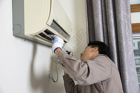 工人上门维修空调高清图片