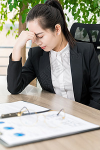 犯困商务女性商务女性职场压力背景