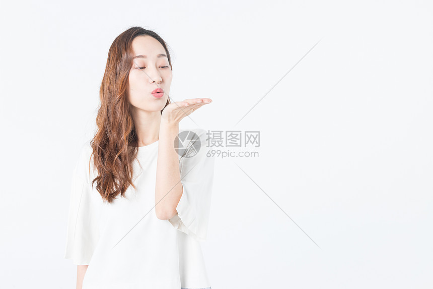 年经女性吹气图片