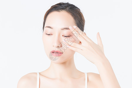 放开胸怀的年轻性感美女