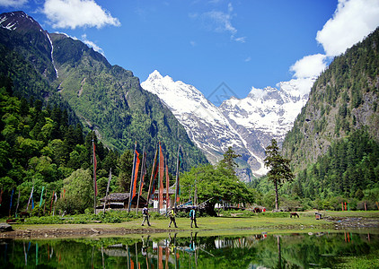 云南德钦梅里雪山神湖背景