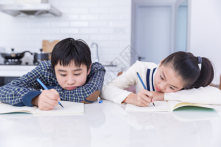 青少年苦恼学习高清图片