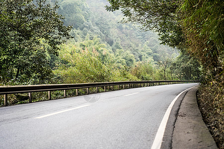 峨眉山盘山公路图片