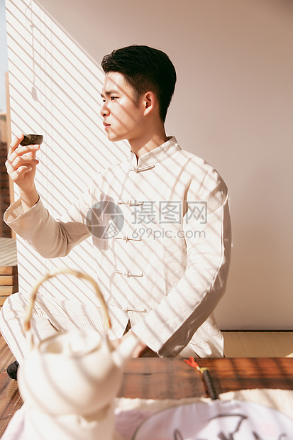 男性茶艺师图片