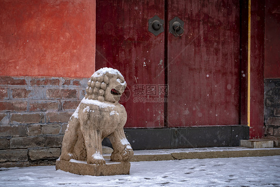 雪飘宫殿图片