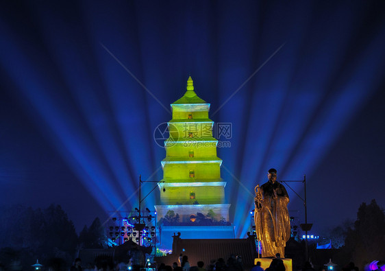 西安大雁塔夜景灯光秀图片