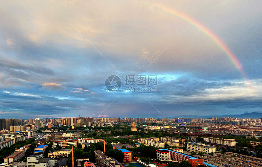 西安大雁塔雨后彩虹图片