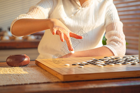 女生下棋图片