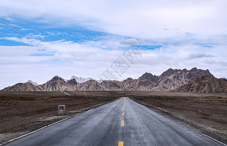 阳光公路西藏无人区背景