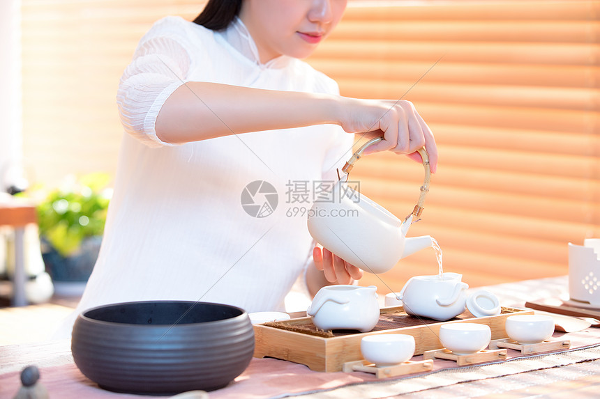 茶艺师沏茶图片