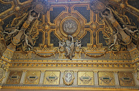 巴黎卢浮宫拱顶图片素材