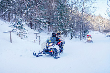 雪地摩托摩托雪橇高清图片