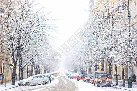 房子雪景雪后布拉格街道背景