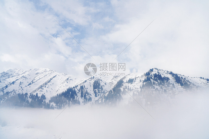 哈萨克斯坦达塔利加尔山雪山图片