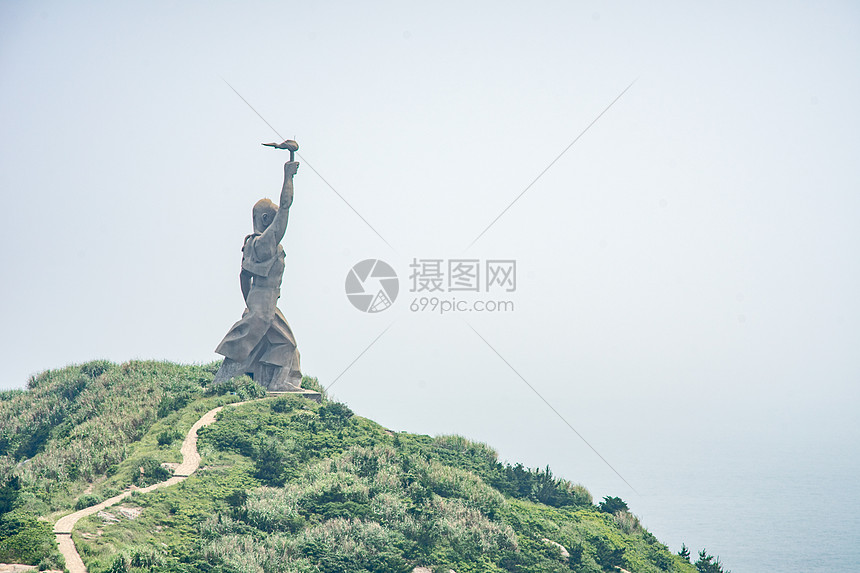 舟山东极岛自由男神像图片