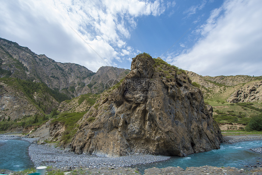 新疆自然高山湖泊图片