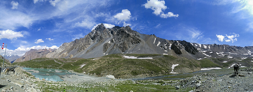 新疆山野山峰自然景观背景图片