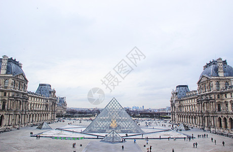法国巴黎卢浮宫全景图片