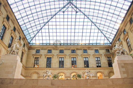 法国巴黎卢浮宫内景图片
