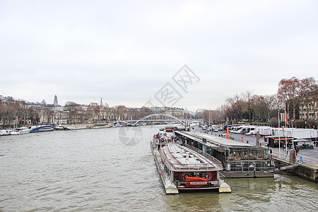 塞纳河游船巴黎塞纳河上的游船背景