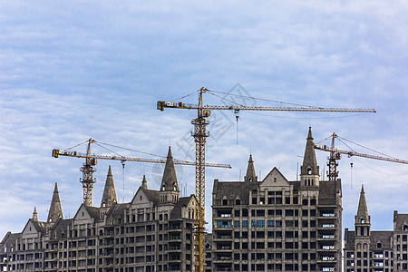 小区停车建设中的小区楼房背景