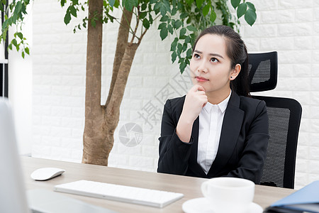 女性职场困惑思考背景图片