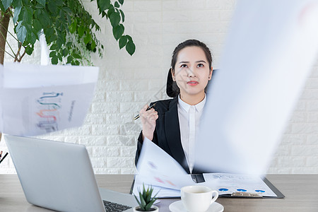 女性职场压力图片