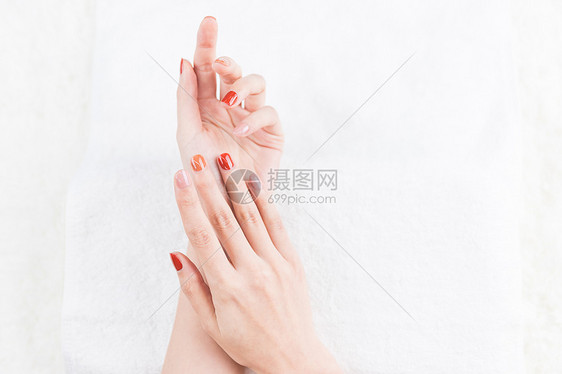 女性美甲手势展示特写图片