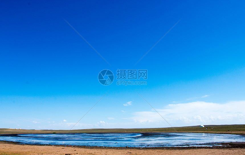内蒙古草原上的湖泊图片
