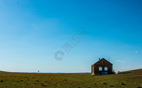 内蒙古草原上的小木屋图片