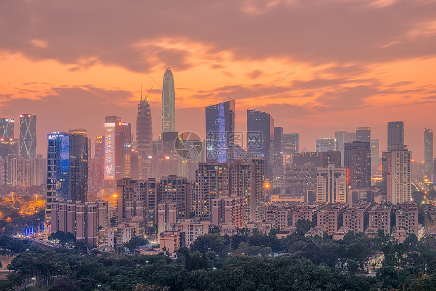 夕阳晚霞下的深圳城市夜景图片