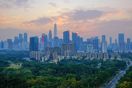 晚霞中深圳城市高楼大厦图片