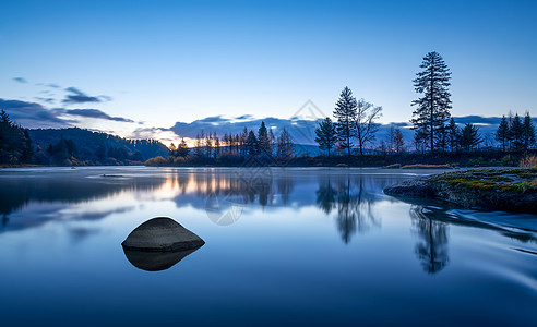 柘林湖在水一方意境风光背景