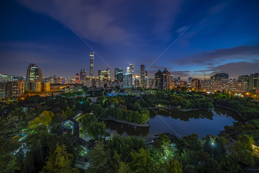 北京团结湖公园夜景CBD图片